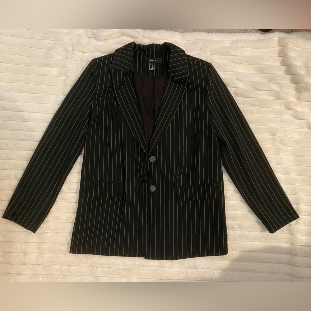 Forever 21 black/white pinstripe oversized blazer with shoulder pads size small